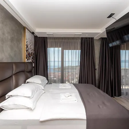 Aurelia 2 Villa *